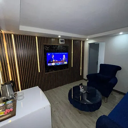 Sara Apartahotel